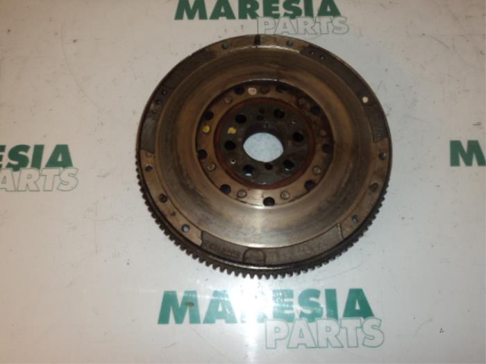 Gebruikte Vliegwiel Fiat Punto II (188) 1.9 JTD 80 ELX 3-Drs. Prijs € 105,00 Margeregeling aangeboden door Maresia Parts