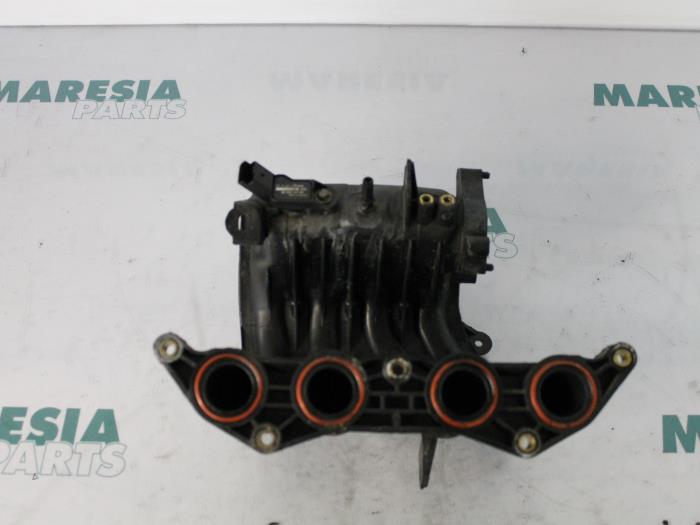 Gebruikte Spruitstuk Inlaat Peugeot 206 (2A/C/H/J/S) 1.1 XN,XR Prijs € 35,00 Margeregeling aangeboden door Maresia Parts
