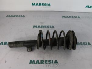 Gebruikte Mac Phersonpoot links-voor Peugeot 206 CC (2D) 1.6 16V Prijs € 35,00 Margeregeling aangeboden door Maresia Parts