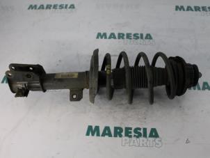 Gebruikte Schokdemperpoot links-voor Fiat Bravo (198A) 1.6 JTD Multijet 105 Prijs € 60,00 Margeregeling aangeboden door Maresia Parts