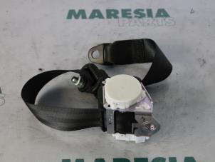 Gebruikte Veiligheidsgordel rechts-achter Fiat Bravo (198A) 1.6 JTD Multijet 105 Prijs € 35,00 Margeregeling aangeboden door Maresia Parts