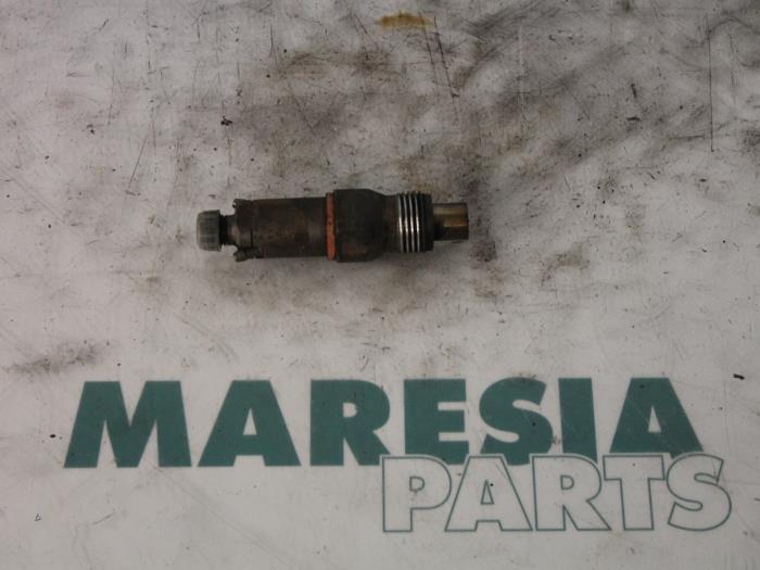 Gebruikte Verstuiver (diesel) Renault Kangoo Express (FC) 1.9 D 55 Prijs € 50,00 Margeregeling aangeboden door Maresia Parts