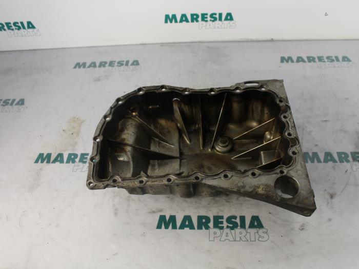 Gebruikte Carterpan Renault Grand Scénic II (JM) 2.0 16V Prijs € 30,00 Margeregeling aangeboden door Maresia Parts