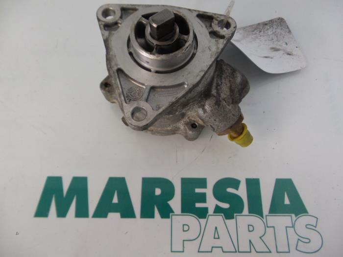 Gebruikte Vacuumpomp (Diesel) Fiat Punto II (188) 1.9 JTD 80 ELX 3-Drs. Prijs € 24,95 Margeregeling aangeboden door Maresia Parts