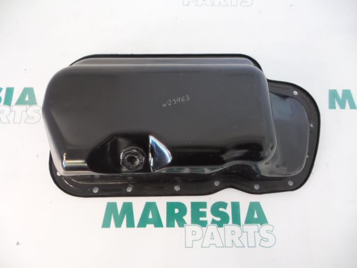 Gebruikte Carterpan Peugeot 206 (2A/C/H/J/S) 1.1 XN,XR Prijs € 25,00 Margeregeling aangeboden door Maresia Parts