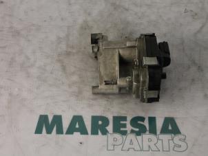 Gebruikte Gasklephuis Alfa Romeo GT (937) 1.9 JTD 16V Multijet Prijs € 75,00 Margeregeling aangeboden door Maresia Parts