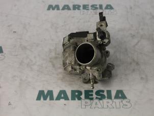 Gebruikte Gasklephuis Alfa Romeo GT (937) 1.9 JTD 16V Multijet Prijs € 75,00 Margeregeling aangeboden door Maresia Parts