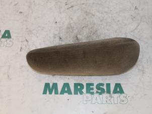 Gebruikte Armleuning Citroen Xsara Picasso (CH) 1.8 16V Prijs € 35,00 Margeregeling aangeboden door Maresia Parts
