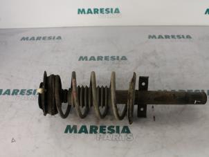 Gebruikte Mac Phersonpoot links-voor Renault Megane II Grandtour (KM) 1.5 dCi 105 Prijs € 25,00 Margeregeling aangeboden door Maresia Parts