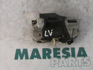 Gebruikte Deurslot Mechaniek 4Deurs links-voor Citroen Xsara Picasso (CH) 1.6 Prijs € 25,00 Margeregeling aangeboden door Maresia Parts