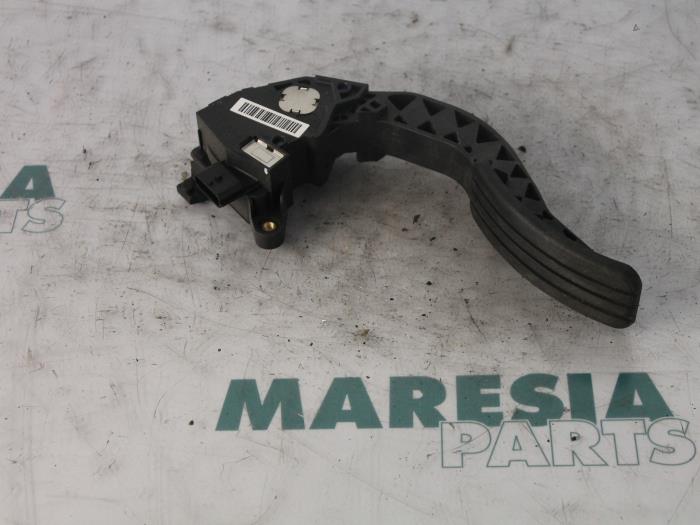 Gebruikte Gaspedaalpositie Sensor Renault Grand Scénic III (JZ) 1.4 16V TCe 130 Prijs € 25,00 Margeregeling aangeboden door Maresia Parts