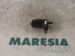 Gebruikte Ruitensproeierpomp voor Fiat Stilo (192A/B) 1.4 16V Prijs € 15,00 Margeregeling aangeboden door Maresia Parts