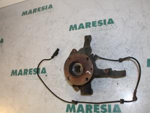 Gebruikte Fusee links-voor Fiat Stilo (192A/B) 1.4 16V Prijs € 30,00 Margeregeling aangeboden door Maresia Parts