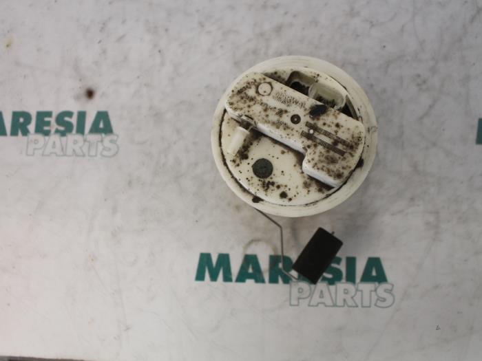 Gebruikte Tank element Pomp Renault Clio II (BB/CB) 1.6 16V Prijs € 20,00 Margeregeling aangeboden door Maresia Parts