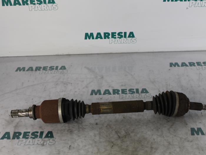 Gebruikte Steekas links-voor Renault Grand Scénic II (JM) 1.5 dCi 100 Prijs € 35,00 Margeregeling aangeboden door Maresia Parts