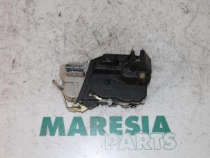 Gebruikte Portierslot Mechaniek 4Deurs rechts-voor Peugeot 307 Break (3E) 1.6 HDiF 110 16V Prijs € 35,00 Margeregeling aangeboden door Maresia Parts