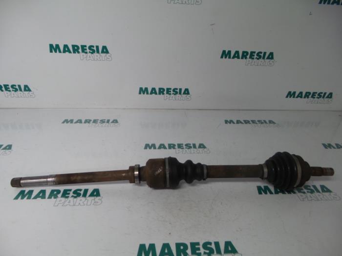 Gebruikte Aandrijfas rechts-voor Peugeot Partner 1.8 D Prijs € 60,50 Inclusief btw aangeboden door Maresia Parts