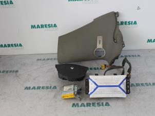Gebruikte Module + Airbag Set Renault Espace (JK) 3.0 dCi V6 24V Grand Espace Prijs € 157,50 Margeregeling aangeboden door Maresia Parts