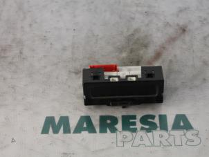 Gebruikte Display Interieur Renault Megane II CC (EM) 2.0 16V Prijs € 20,00 Margeregeling aangeboden door Maresia Parts