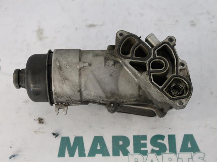 Gebruikte Oliefilterhouder Peugeot Partner 1.6 HDI 90 16V Prijs € 45,00 Margeregeling aangeboden door Maresia Parts