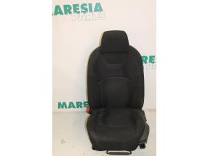 Gebruikte Voorstoel links Citroen C5 III Tourer (RW) 2.0 HDiF 16V 160 Prijs € 157,50 Margeregeling aangeboden door Maresia Parts