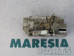Gebruikte Portierslot Mechaniek 4Deurs rechts-achter Peugeot 206 SW (2E/K) 2.0 HDi Prijs € 25,00 Margeregeling aangeboden door Maresia Parts