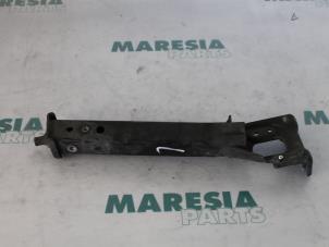 Gebruikte Subframe Renault Megane III Coupe (DZ) 2.0 16V TCe 180 Prijs € 35,00 Margeregeling aangeboden door Maresia Parts