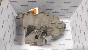 Gebruikte Versnellingsbak Renault Safrane II 2.5 20V RXE,RXT Prijs € 367,50 Margeregeling aangeboden door Maresia Parts