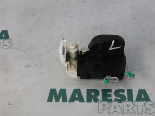 Gebruikte Deurslot Mechaniek 2Deurs links Alfa Romeo GT (937) 2.0 JTS 16V Prijs € 25,00 Margeregeling aangeboden door Maresia Parts