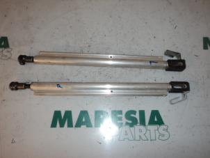 Gebruikte Cabriodak Motor Peugeot 307 CC (3B) 2.0 16V Prijs € 157,50 Margeregeling aangeboden door Maresia Parts