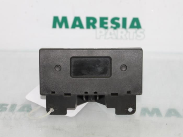 Gebruikte Display Interieur Peugeot 206 (2A/C/H/J/S) 1.6 XS,XT Prijs € 25,00 Margeregeling aangeboden door Maresia Parts