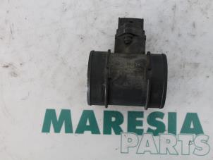Gebruikte Luchthoeveelheidsmeter Alfa Romeo 147 (937) 1.6 Twin Spark 16V Prijs € 35,00 Margeregeling aangeboden door Maresia Parts
