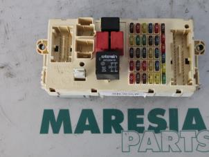 Gebruikte Zekeringkast Alfa Romeo 147 (937) 1.6 Twin Spark 16V Prijs € 35,00 Margeregeling aangeboden door Maresia Parts