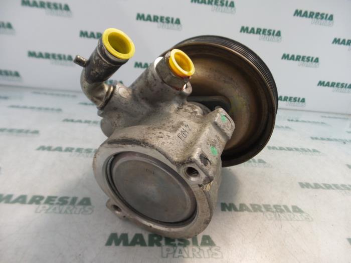 Gebruikte Pomp Servo Alfa Romeo 147 (937) 1.6 Twin Spark 16V Prijs € 50,00 Margeregeling aangeboden door Maresia Parts