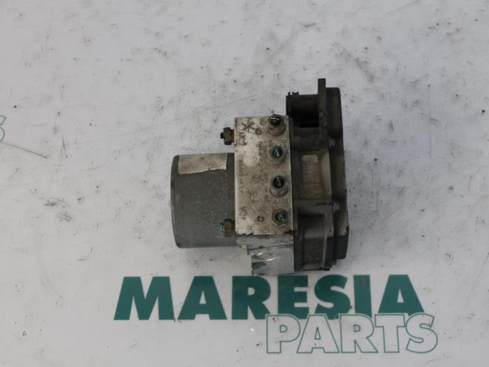 Gebruikte ABS Pomp Renault Grand Scénic II (JM) 2.0 16V Prijs € 49,95 Margeregeling aangeboden door Maresia Parts
