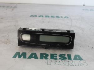 Gebruikte Display Interieur Renault Laguna II Grandtour (KG) 2.0 16V IDE Prijs € 15,00 Margeregeling aangeboden door Maresia Parts