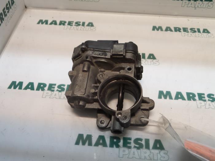 Gebruikte Gasklephuis Fiat Croma (194) 1.9 D Multijet 16V Prijs € 69,00 Margeregeling aangeboden door Maresia Parts