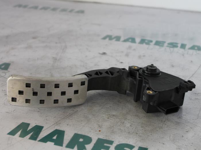 Gebruikte Sensor Gaspedaalpositie Renault Megane III Coupe (DZ) 2.0 16V RS Turbo Prijs € 50,00 Margeregeling aangeboden door Maresia Parts