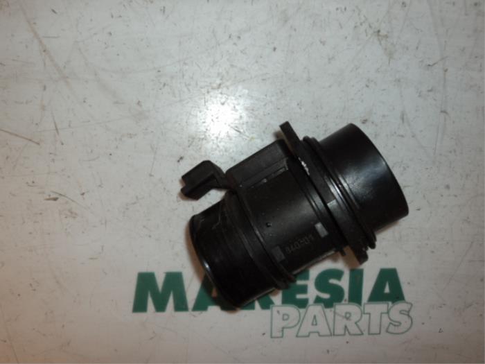 Gebruikte Luchthoeveelheidsmeter Renault Laguna II Grandtour (KG) 1.9 dCi 120 Prijs € 35,00 Margeregeling aangeboden door Maresia Parts