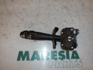 Gebruikte Pinker Schakelaar Renault Clio II Societe (SB) 1.5 dCi 65 Prijs € 25,00 Margeregeling aangeboden door Maresia Parts