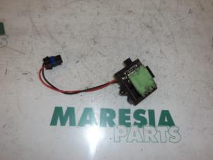 Gebruikte Kachel Weerstand Renault Clio II Societe (SB) 1.5 dCi 65 Prijs € 25,00 Margeregeling aangeboden door Maresia Parts