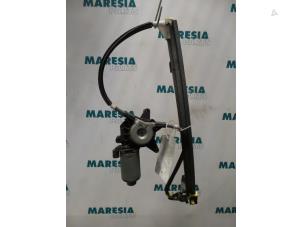 Gebruikte Ruitmechaniek 4Deurs rechts-voor Renault Megane (BA) 1.9dT RN Prijs € 19,99 Margeregeling aangeboden door Maresia Parts