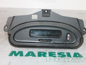 Gebruikte Display Interieur Renault Scénic I (JA) 1.9 dCi RX4 Prijs € 15,00 Margeregeling aangeboden door Maresia Parts