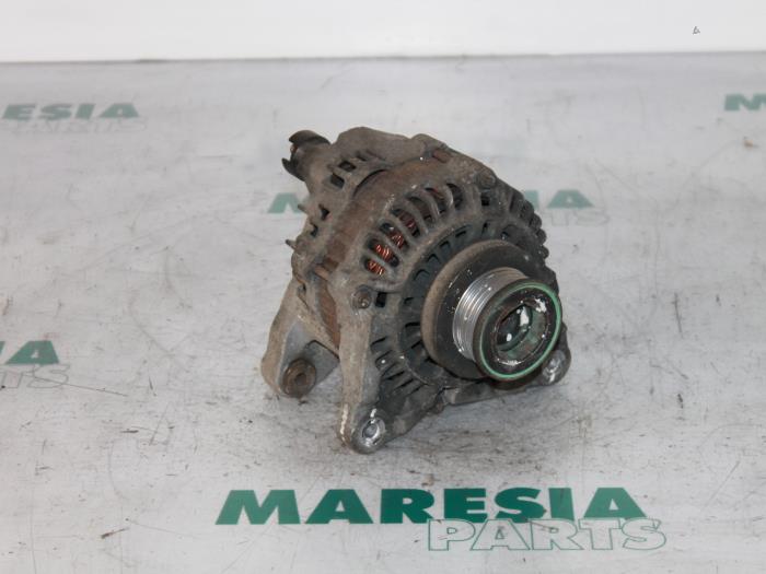 Gebruikte Dynamo Renault Clio II Societe (SB) 1.5 dCi 65 Prijs € 40,00 Margeregeling aangeboden door Maresia Parts