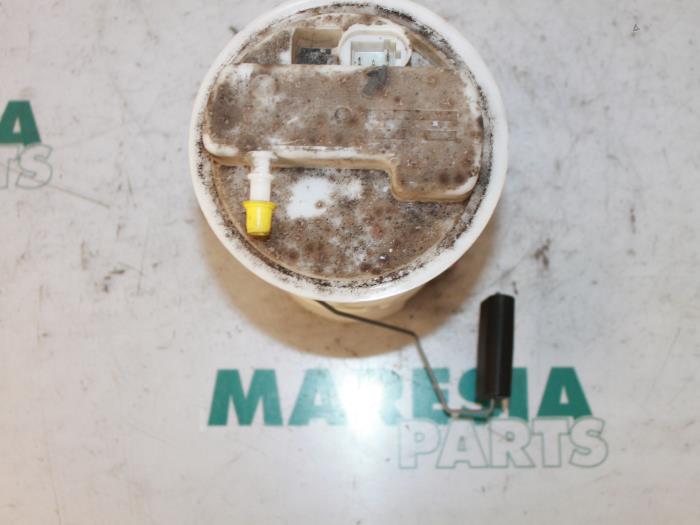 Gebruikte Tank element Pomp Renault Clio II (BB/CB) 1.2 16V Prijs € 20,00 Margeregeling aangeboden door Maresia Parts