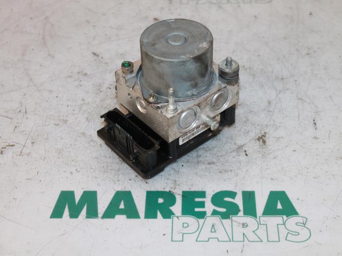 Gebruikte ABS Pomp Renault Clio II (BB/CB) 1.2 16V Prijs € 50,00 Margeregeling aangeboden door Maresia Parts