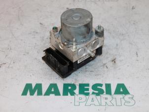 Gebruikte ABS Pomp Renault Clio II (BB/CB) 1.2 16V Prijs € 50,00 Margeregeling aangeboden door Maresia Parts