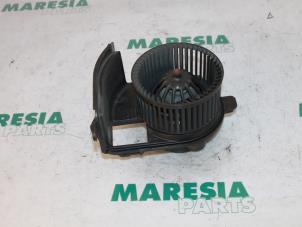 Gebruikte Blower Renault Clio II (BB/CB) 1.2 16V Prijs € 20,00 Margeregeling aangeboden door Maresia Parts