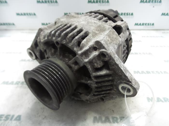 Gebruikte Dynamo Renault Master II (JD) 2.5 D T28 Prijs € 141,75 Margeregeling aangeboden door Maresia Parts