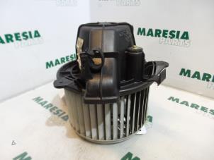 Gebruikte Chaufage Ventilatiemotor Fiat Stilo (192A/B) 1.6 16V 5-Drs. Prijs € 25,00 Margeregeling aangeboden door Maresia Parts